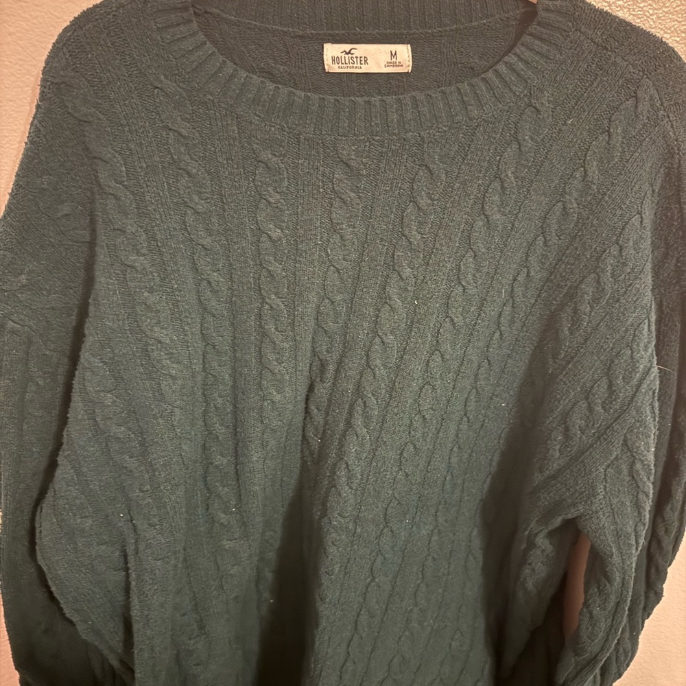 Hollister Men's Dark Green Cable Knit Crewneck Sweater